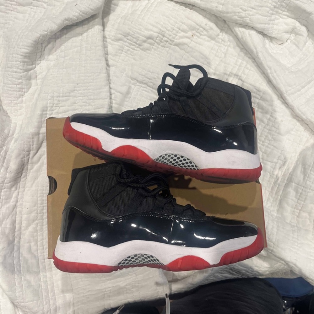 Jordan 11 “Bred” size 10.5